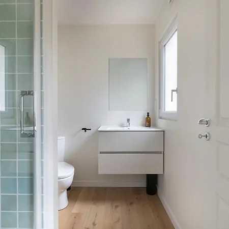 Brand New One-bedroom 5 Minutes Walk From Hosp *