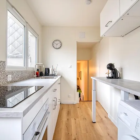 Brand New One-bedroom 5 Minutes Walk From Hosp Διαμέρισμα