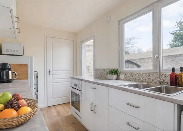 Brand New One-bedroom 5 Minutes Walk From Hosp Angers