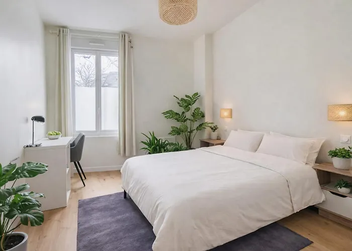 Brand New One-bedroom 5 Minutes Walk From Hosp Apartment