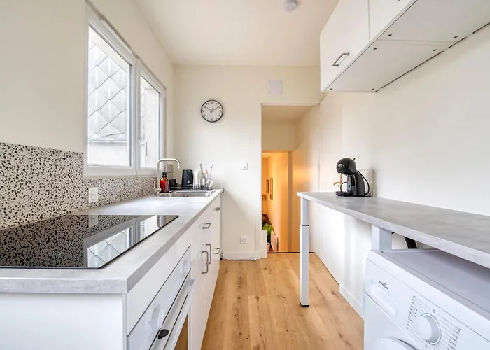 Brand New One-bedroom 5 Minutes Walk From Hosp Διαμέρισμα